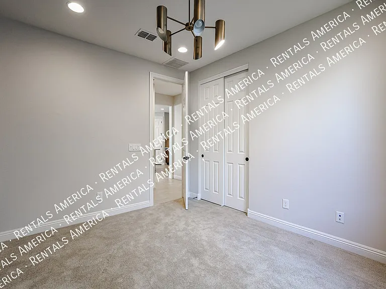 8817 W Luke Ave — Photo 24