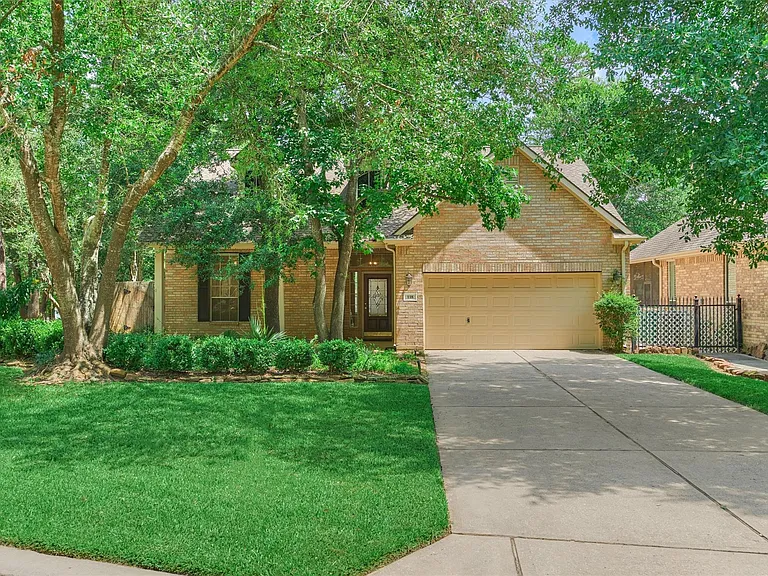 118 Robindale Cir — Photo 1