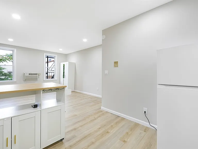 40 Beacon Ave — Photo 11