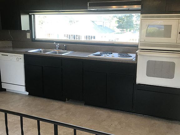Galley Style Kitchen w/ room for breakfast bar