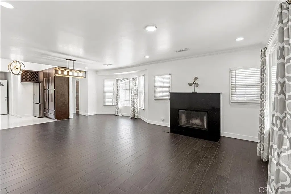 2 bed, 1010 sqft, $4,000 — Photo 4