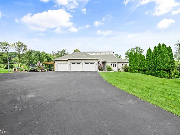 4th image of 213 Cross Rd