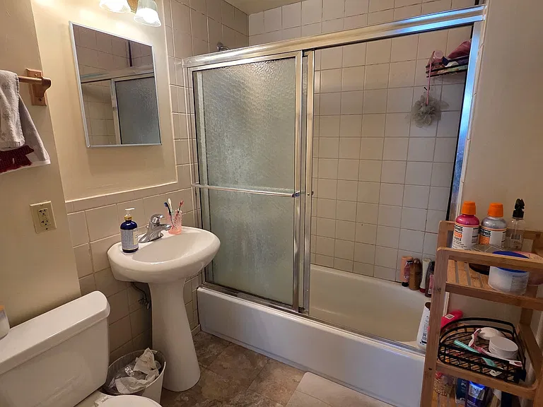 2945 N Frederick Ave #LOWER FLAT — Photo 2