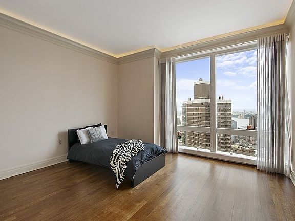 5th image of 80 Columbus Cir Unit 55F