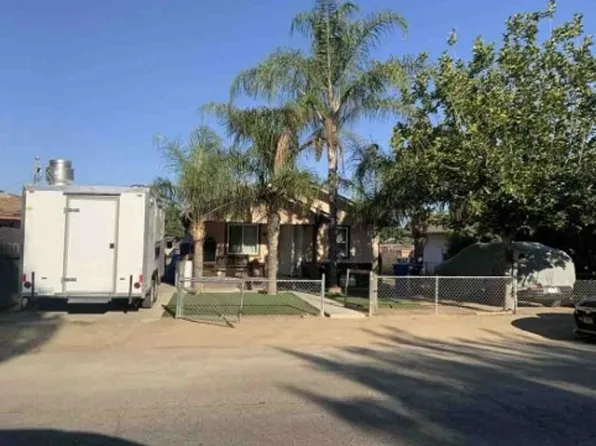 1221 P St, Sanger, CA 93657