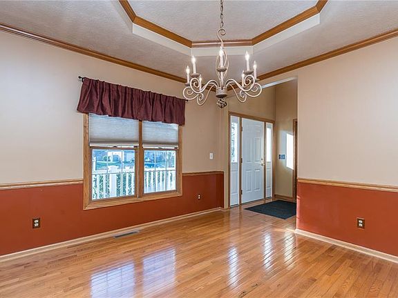 5th image of 4393 Stone Creek Dr