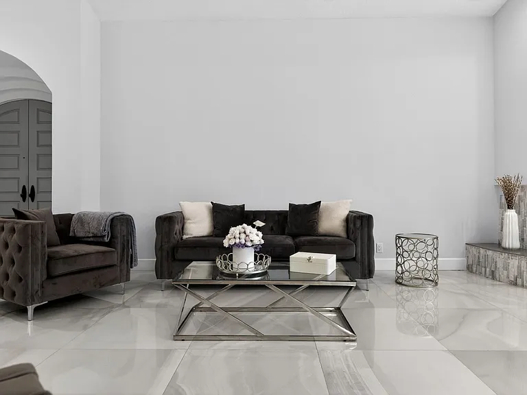 196 Kavenish Dr — Photo 13