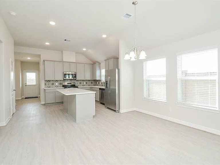 7402 Sunlit Harbor Dr — Photo 18