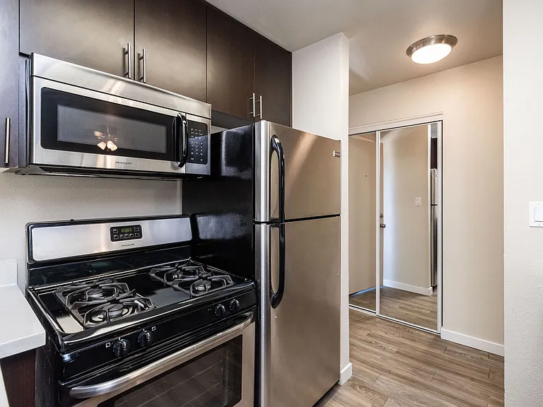 Riverbend Apartments — Photo 6