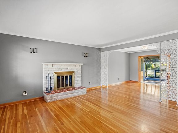 3rd image of 3249 Fieldcrest Dr