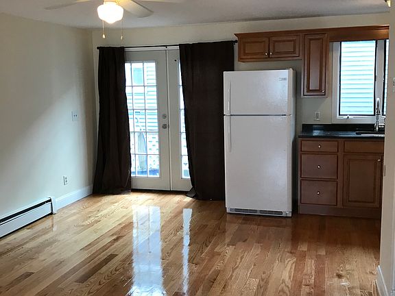 5th image of 725 Bridge St APT 1