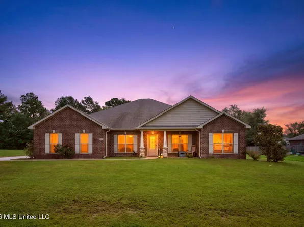12112 Poplar Dr, Ocean Springs, MS 39565