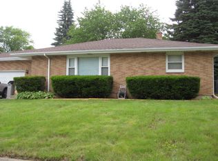 405 N Pioneer Rd, Waukegan, IL 60085