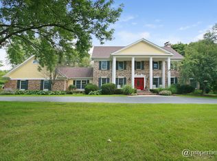 7 Lake Adalyn Dr, South Barrington, IL 60010