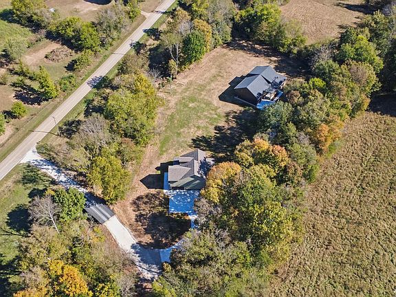 4th image of 1046 Indian Creek Rd