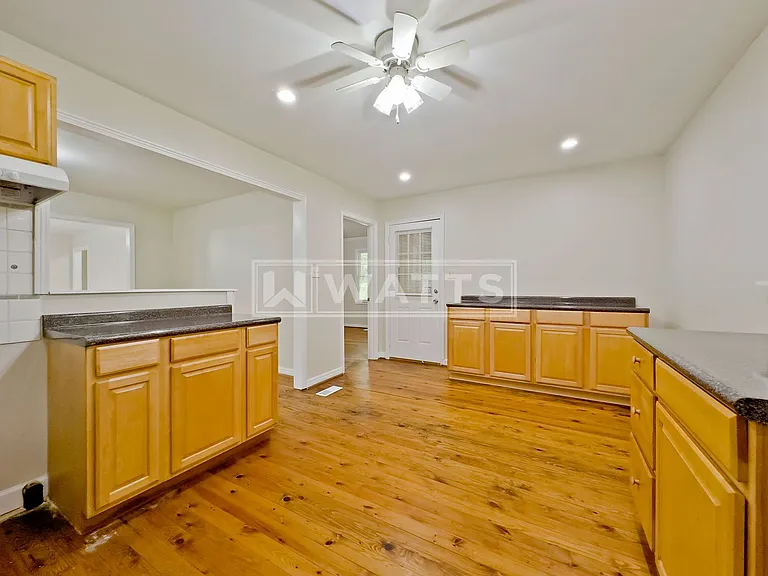 2324 3rd St NE — Photo 9
