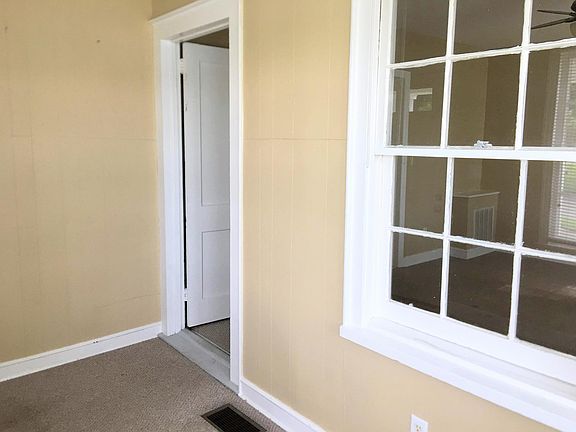 5th image of 121 Lake Morton Dr APT 1
