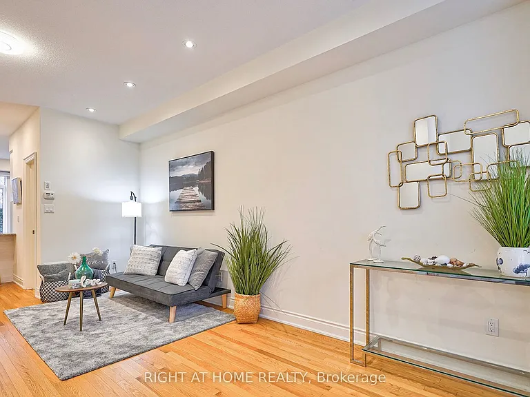 15 Culloden Ct #UPPER — Photo 2