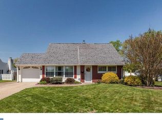 62 Twin Oak Dr, Levittown, PA 19056