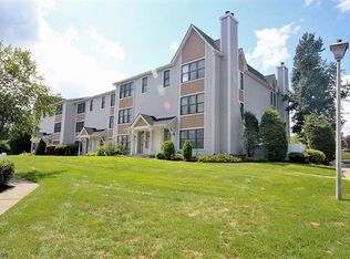 60 Heritage Ln #304, Hamburg, NJ 07419