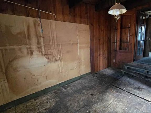 4th image of 15612 Turlington Ave