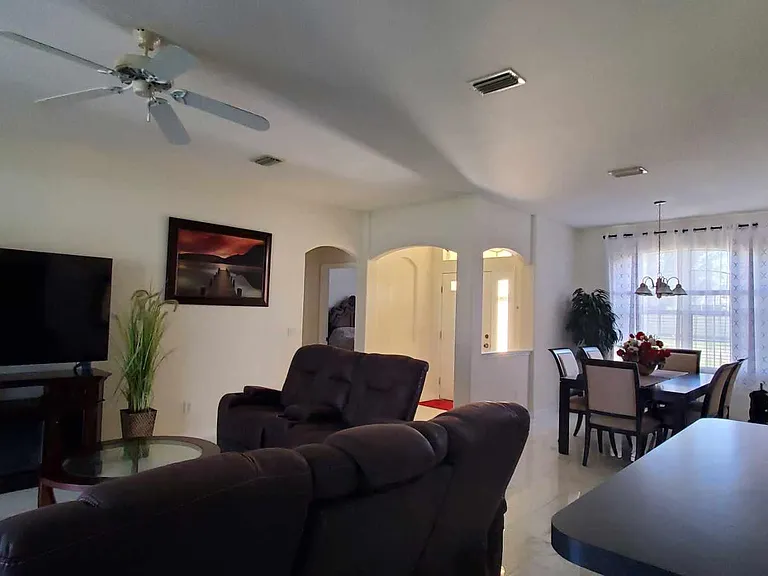 2323 Pan American Blvd — Photo 17
