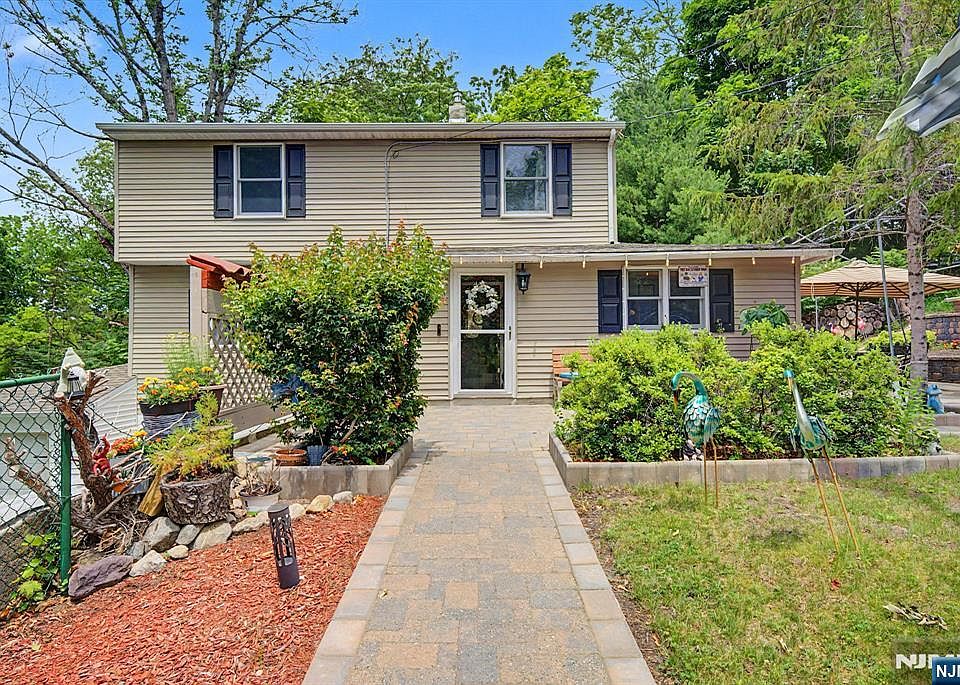 1st image of 102 Belleview Avenue