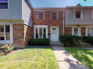 1076 Bristol Ct, Streamwood, IL 60107