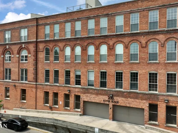 200 River Place Dr #40/402, Detroit, MI 48207