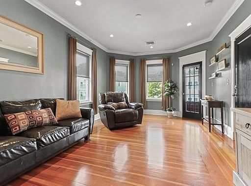 5th image of 135 King St #2