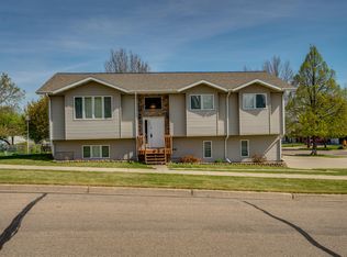 500 Division St NE, Mandan, ND 58554