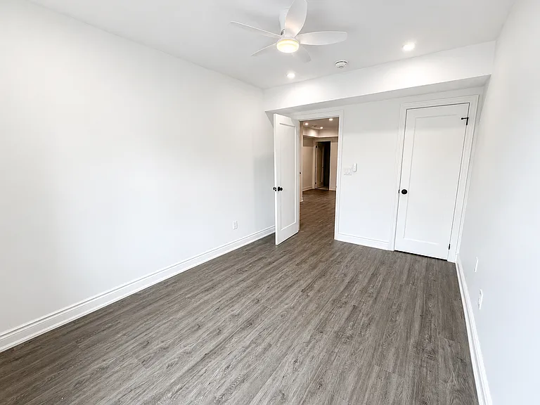 1127 Main St E — Photo 7