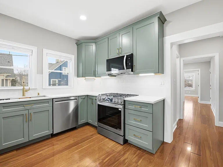 16 Munn St #2 — Photo 4