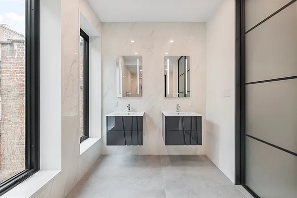 Sold by Vandenberg | media 17