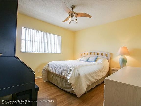 3rd image of 4705 NW 35th St APT 613