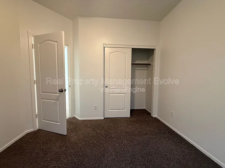 11913 W Jackson St — Photo 26