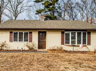 142 Green Manor Dr, East Hartford, CT 06118