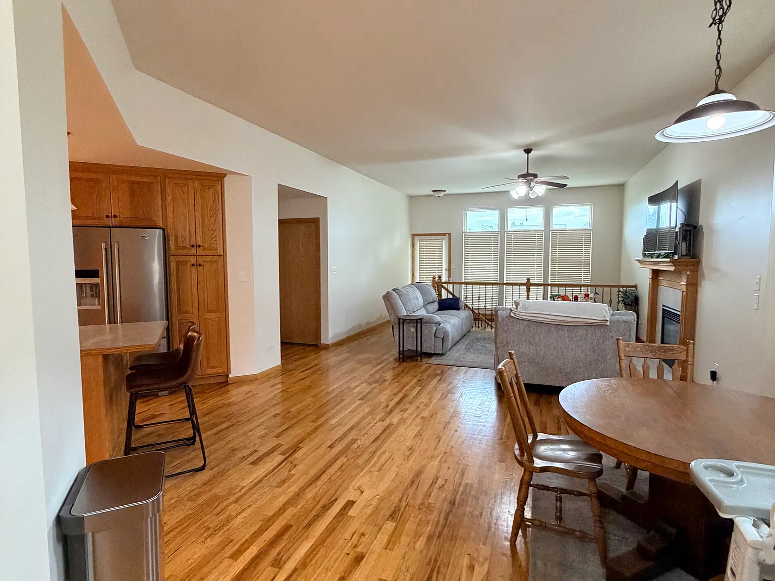 3 bed, 2370 sqft, $2,200 — Photo 3