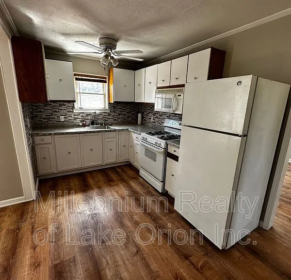 22622 Panama Ave — Photo 6