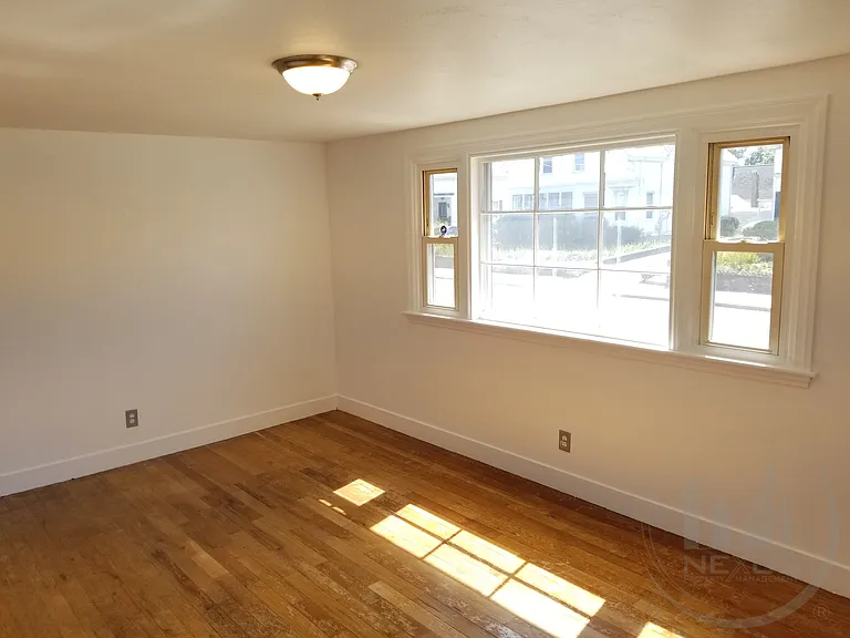  497 Winter St 1stflr 1b/1b Hwincluded Spacious! Freshpaint Petsok — Photo 2