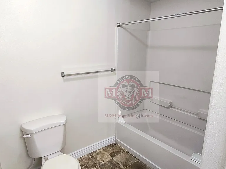 104 E Resaca Dr #E2 — Photo 11