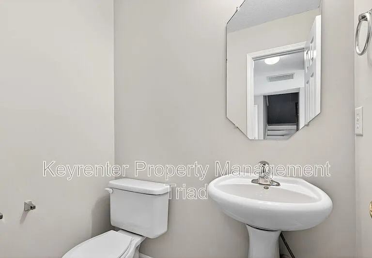 2703 Stafford St — Photo 47