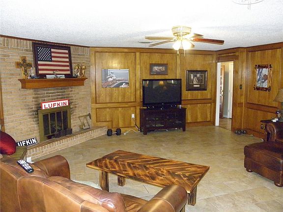 3rd image of 2102 Delwood Dr