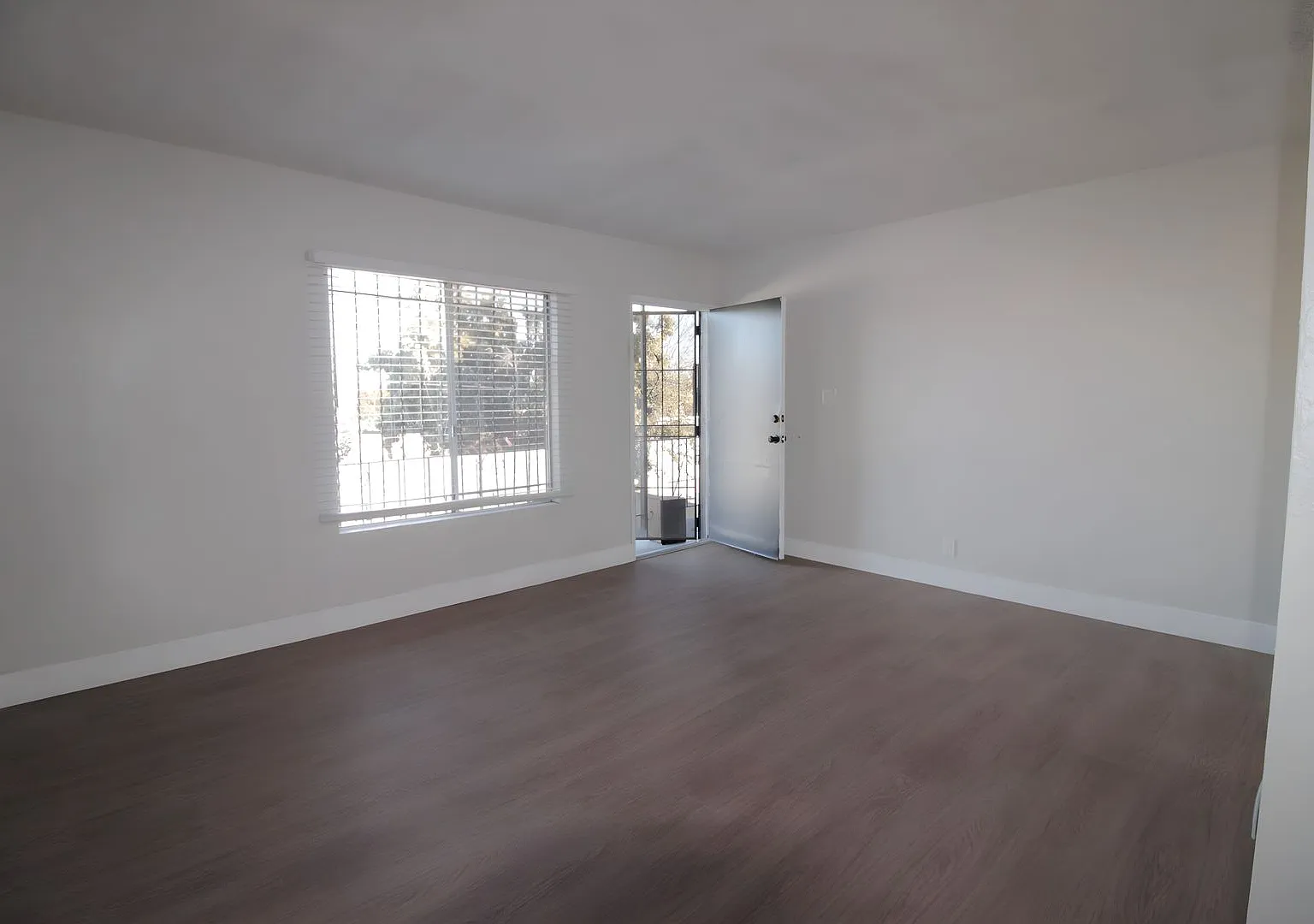 716 E. Vernon Ave. — Photo 1