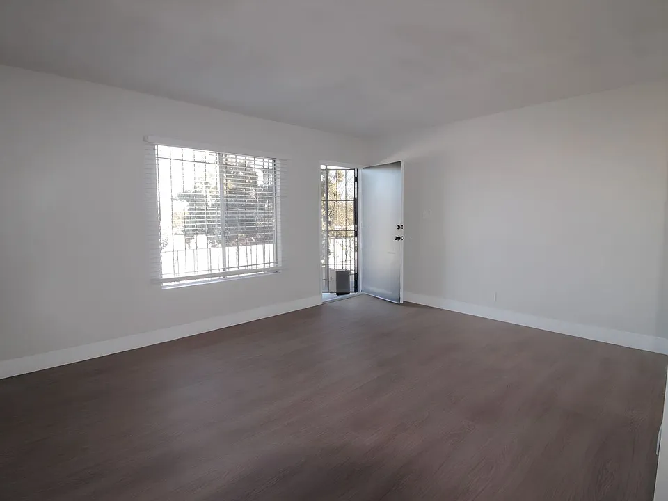 716 E Vernon Ave