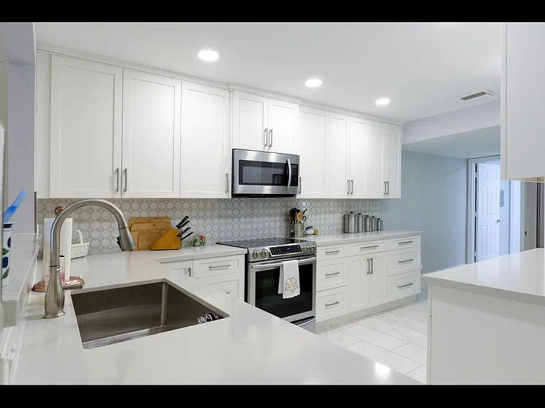 15 Tournament Blvd — Photo 12