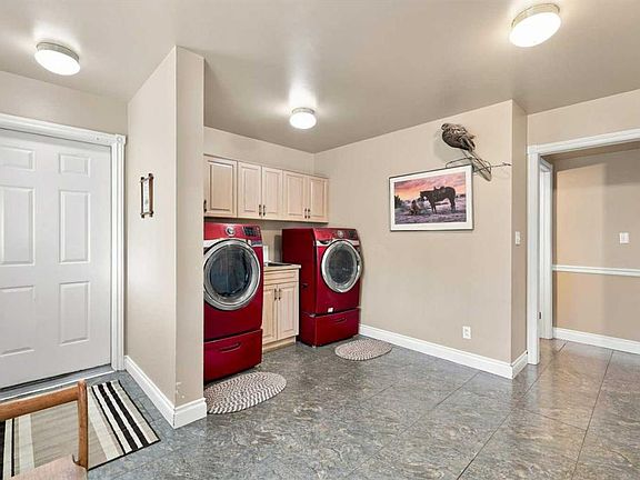 4th image of 3000 E 35th St