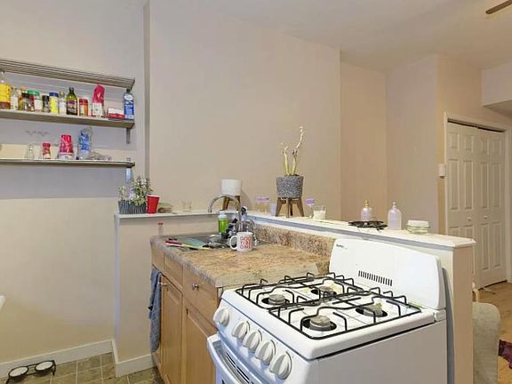 4th image of 178 S Swan St APT 1R