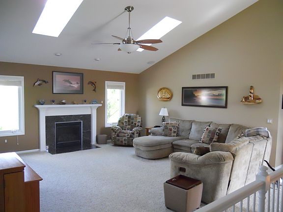 3rd image of 50803 Cambridge Dr