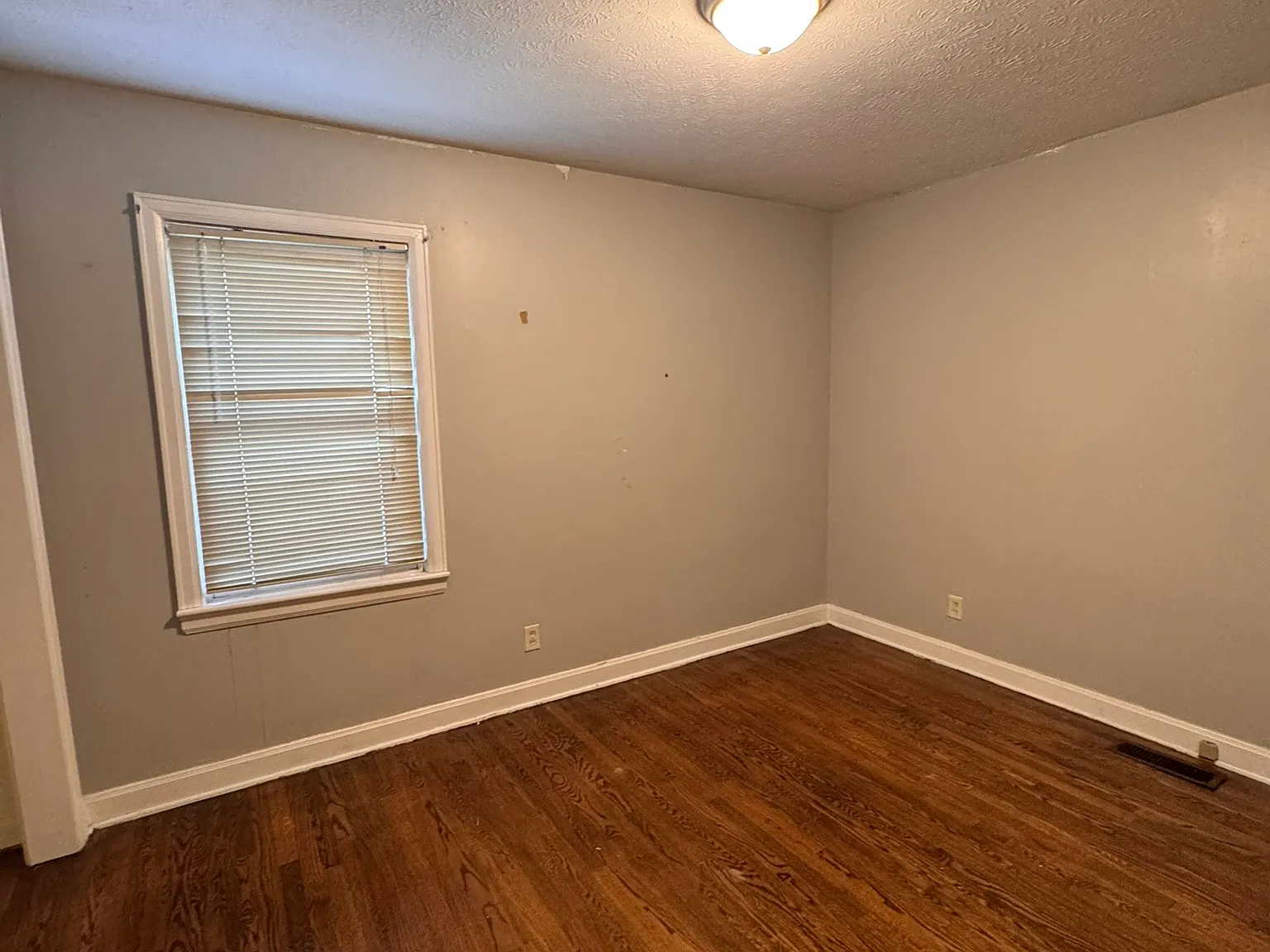 5 bed, 2.5 bath, 2100 sqft, $2,100 — Photo 4